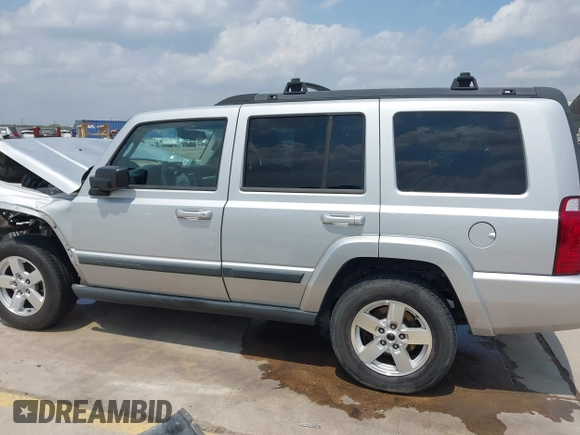 2008 Jeep Commander Sport z VIN 1J8HH48K88C101685, wystawiony jako IAAI lot #42156247 z przebiegiem 119 393 mil mil oraz . Historia ofert i sprzedaży dostępna na DreamBid. Obrazek 15.