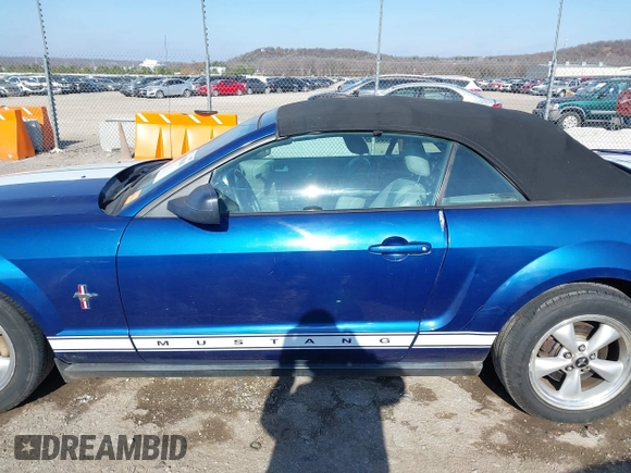 2008 Ford Mustang Deluxe with VIN 1ZVHT84N685117737, listed as a IAAI auction lot 41086449 with 215,136 mi miles and . Bid and sale history available at carsss.com. Image 14.