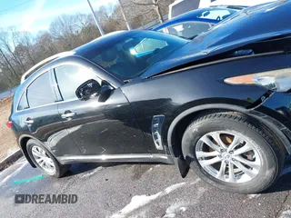 2013 Infiniti FX z VIN JN8CS1MUXDM140215, wystawiony jako IAAI lot #41271039 z przebiegiem 134 887 mil mil oraz . Historia ofert i sprzedaży dostępna na DreamBid. Obrazek 13.