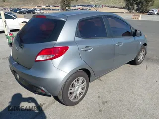 2014 Mazda 2 Sport z VIN JM1DE1KZ5E0182774, wystawiony jako IAAI lot #41657662 z przebiegiem 156 821 mil mil oraz . Historia ofert i sprzedaży dostępna na DreamBid. Obrazek 4.