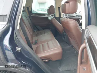 2013 Volkswagen Touareg Lux z VIN WVGEF9BP0DD000495, wystawiony jako IAAI lot #41711365 z przebiegiem 116 223 mil mil oraz . Historia ofert i sprzedaży dostępna na DreamBid. Obrazek 8.