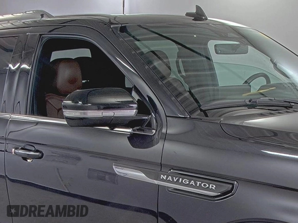 2022 Lincoln Navigator Reserve with VIN 5LMJJ2LT1NEL15170, listed as a IAAI auction lot 42832728 with 45,470 mi miles and . Bid and sale history available at DreamBid. Image 3.