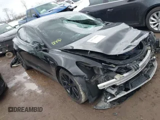 2023 Tesla Model 3 z VIN 5YJ3E1EA1PF512562, wystawiony jako IAAI lot #41719618 z przebiegiem 43 612 mil mil oraz . Historia ofert i sprzedaży dostępna na DreamBid. Obrazek 1.