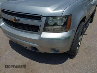 2011 Chevrolet Suburban LT с VIN 1GNSCJE02BR341808, выставлен на аукционе IAAI как лот 42394173 с пробегом 192 172 миль миль и . История ставок и продаж доступна на DreamBid. Изображение 6.