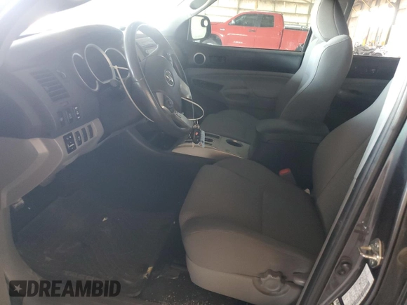 2014 Toyota Tacoma PreRunner z VIN 3TMJU4GN4EM166687, wystawiony jako Copart lot #62021545 z przebiegiem 81 427 mil mil oraz Szkoda całkowita • Salvage title. Historia ofert i sprzedaży dostępna na DreamBid. Obrazek 7.