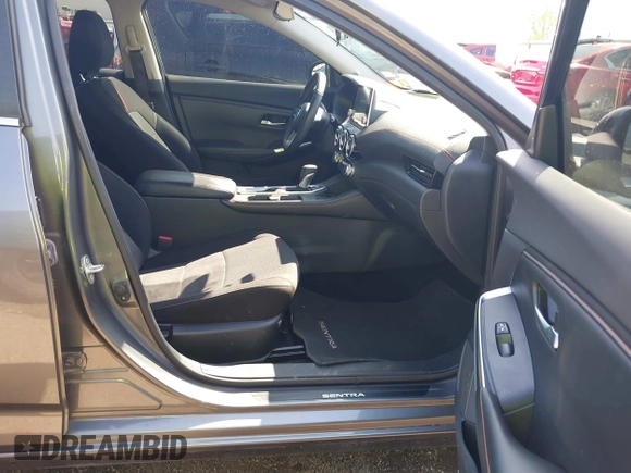 2021 Nissan Sentra SR with VIN 3N1AB8DV7MY288973, listed as a IAAI auction lot 41918925 with 33,174 mi miles and . Bid and sale history available at DreamBid. Image 5.