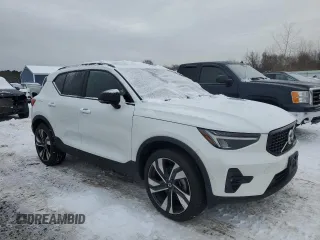 2023 Volvo XC40 Plus Dark Theme с VIN YV4L12UW2P2083723, выставлен на аукционе Copart как лот 44937995 с пробегом 8 488 миль миль и Списание • Salvage title. История ставок и продаж доступна на DreamBid. Изображение 4.