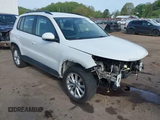 2017 Volkswagen Tiguan S z VIN WVGBV7AX1HK048813, wystawiony jako IAAI lot #42115614 z przebiegiem 85 298 mil mil oraz . Historia ofert i sprzedaży dostępna na DreamBid. Obrazek 1.