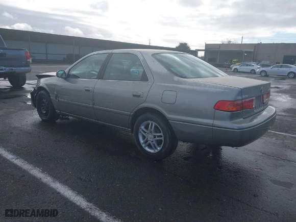 2001 Toyota Camry CE with VIN JT2BG22K510563344, listed as a IAAI auction lot 41582771 with 233,545 mi miles. Bid and sale history available at carsss.com. Image 3.