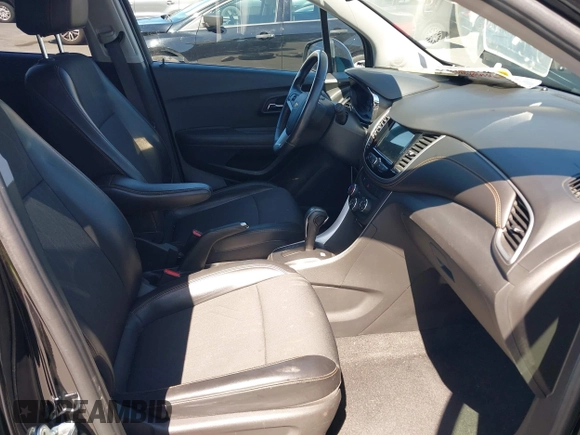 2019 Chevrolet Trax LT z VIN KL7CJLSB9KB912284, wystawiony jako IAAI lot #42298398 z przebiegiem 103 053 mil mil oraz . Historia ofert i sprzedaży dostępna na DreamBid. Obrazek 5.