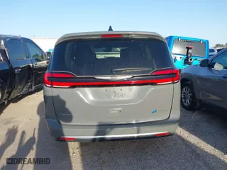 2023 Chrysler Pacifica Hybrid Touring L with VIN 2C4RC1L75PR599135, listed as a IAAI auction lot 39785830 with 28,781 mi miles. Bid and sale history available at carsss.com. Image 17.