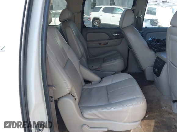 2007 Chevrolet Suburban LT with VIN 3GNFK16397G116032, listed as a IAAI auction lot 42391864 with 226,280 mi miles and . Bid and sale history available at DreamBid. Image 8.