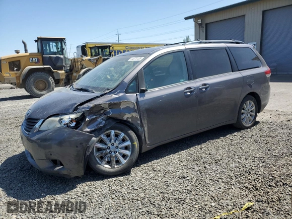 2011 Toyota Sienna XLE z VIN 5TDDK3DC2BS012927, wystawiony jako Copart lot #54073135 z przebiegiem 307 546 mil mil oraz Szkoda całkowita • Salvage title. Historia ofert i sprzedaży dostępna na DreamBid. Obrazek 1.