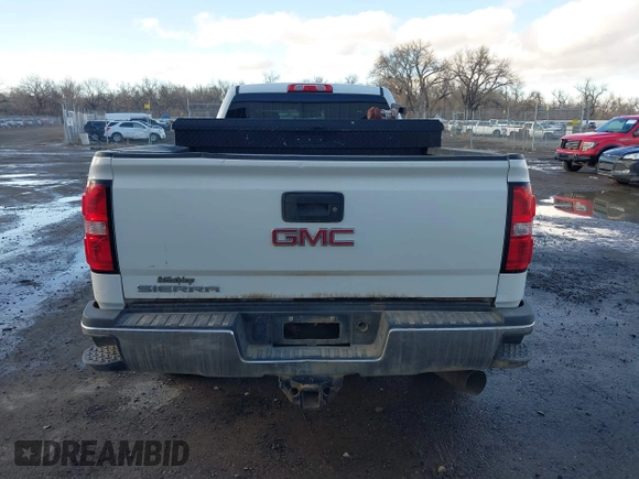2018 GMC Sierra 2500HD z VIN 1GT12REY1JF180704, wystawiony jako IAAI lot #41157499 z przebiegiem 200 270 mil mil oraz . Historia ofert i sprzedaży dostępna na DreamBid. Obrazek 17.