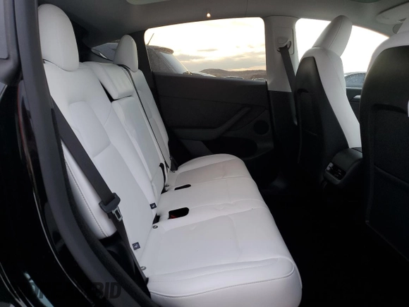 2025 Tesla Model Y Long Range z VIN 7SAYGDED9SF313959, wystawiony jako Copart lot #52823755 z przebiegiem 1 137 mil mil oraz Szkoda całkowita • Salvage title. Historia ofert i sprzedaży dostępna na DreamBid. Obrazek 11.