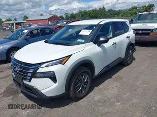 2024 Nissan Rogue S z VIN 5N1BT3AB7RC670251, wystawiony jako IAAI lot #42537291 z przebiegiem 37 019 mil mil oraz . Historia ofert i sprzedaży dostępna na DreamBid. Obrazek 2.