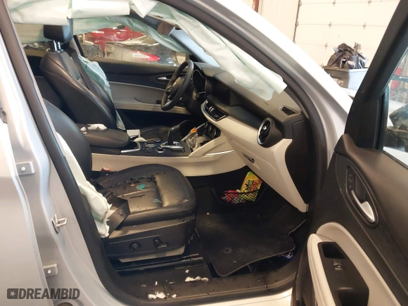 2020 Alfa Romeo Stelvio Sport with VIN ZASPAKAN7L7C97725, listed as a IAAI auction lot 41627878 with 43,523 mi miles. Bid and sale history available at carsss.com. Image 5.