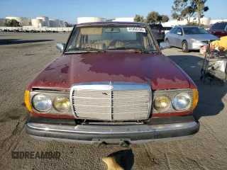 1983 Mercedes-Benz 300 D z VIN WDBAB33A8DB029422, wystawiony jako Copart lot #41494185 z przebiegiem 194 507 mil mil oraz Szkoda całkowita • Salvage title. Historia ofert i sprzedaży dostępna na DreamBid. Obrazek 5.