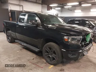 2020 Ram 1500 Big Horn z VIN 1C6RRFBG4LN309253, wystawiony jako IAAI lot #42232668 z przebiegiem 145 109 mil mil oraz . Historia ofert i sprzedaży dostępna na DreamBid. Obrazek 1.