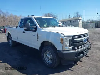 2019 Ford F-250 XL z VIN 1FT7X2B69KEC61592, wystawiony jako IAAI lot #41835840 z przebiegiem 84 958 mil mil oraz . Historia ofert i sprzedaży dostępna na DreamBid. Obrazek 1.