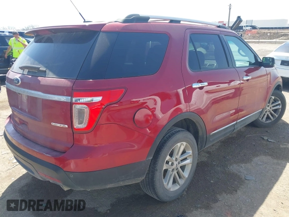 2015 Ford Explorer XLT with VIN 1FM5K7D83FGA12356, listed as a IAAI auction lot 42005845 with 146,196 mi miles and . Bid and sale history available at carsss.com. Image 4.
