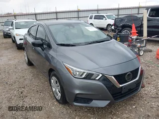 2020 Nissan Versa S z VIN 3N1CN8DV7LL879221, wystawiony jako IAAI lot #41942050 z przebiegiem 99 492 mil mil oraz . Historia ofert i sprzedaży dostępna na DreamBid. Obrazek 1.