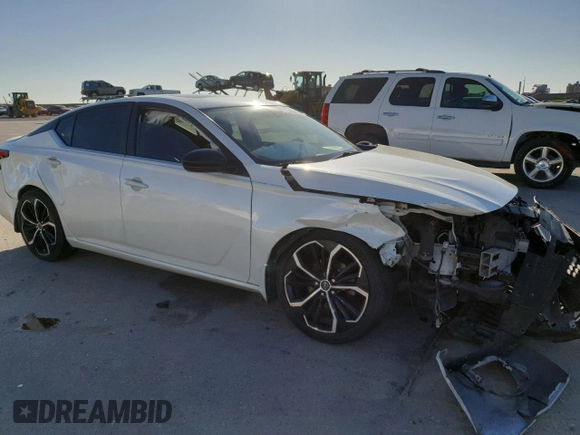 2019 Nissan Altima SR with VIN 1N4AL4CV0KC245074, listed as a Copart auction lot 49222565 with 112,769 mi miles and Clean Title. Bid and sale history available at DreamBid. Image 4.