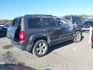 2016 Jeep Patriot High Altitude z VIN 1C4NJRFB9GD697039, wystawiony jako IAAI lot #40675896 z przebiegiem 69 545 mil mil oraz . Historia ofert i sprzedaży dostępna na DreamBid. Obrazek 4.