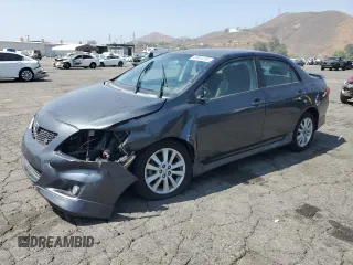 2010 Toyota Corolla z VIN 1NXBU4EE0AZ199310, wystawiony jako Copart lot #49854555 z przebiegiem Nie podano mil oraz Szkoda całkowita • Salvage title. Historia ofert i sprzedaży dostępna na DreamBid. Obrazek 1.
