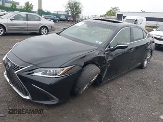 2022 Lexus ES 300h Luxury z VIN 58AEA1C19NU025142, wystawiony jako IAAI lot #42274877 z przebiegiem 33 645 mil mil oraz . Historia ofert i sprzedaży dostępna na DreamBid. Obrazek 2.