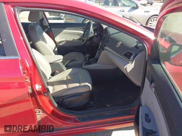 2017 Hyundai Elantra SE z VIN 5NPD84LF4HH101798, wystawiony jako IAAI lot #40700630 z przebiegiem 86 404 mil mil oraz . Historia ofert i sprzedaży dostępna na DreamBid. Obrazek 5.