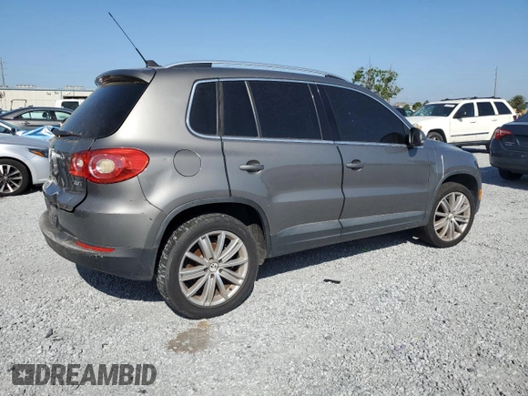 2011 Volkswagen Tiguan S z VIN WVGAV7AX7BW525689, wystawiony jako Copart lot #52762065 z przebiegiem 195 109 mil mil oraz Czysty tytuł • Clean title. Historia ofert i sprzedaży dostępna na DreamBid. Obrazek 3.