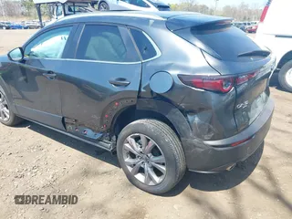2024 Mazda CX-30 S Carbon Edition z VIN 3MVDMBCM0RM662752, wystawiony jako IAAI lot #42108251 z przebiegiem 17 963 mil mil oraz . Historia ofert i sprzedaży dostępna na DreamBid. Obrazek 6.