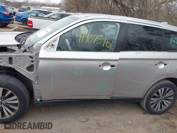 2020 Mitsubishi Outlander ES z VIN JA4AZ3A32LZ026792, wystawiony jako IAAI lot #41907596 z przebiegiem 145 638 mil mil oraz . Historia ofert i sprzedaży dostępna na DreamBid. Obrazek 14.