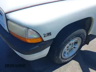 1999 Dodge Dakota SLT z VIN 1B7GL22X0XS193423, wystawiony jako IAAI lot #42053562 z przebiegiem 209 802 mil mil oraz . Historia ofert i sprzedaży dostępna na DreamBid. Obrazek 6.
