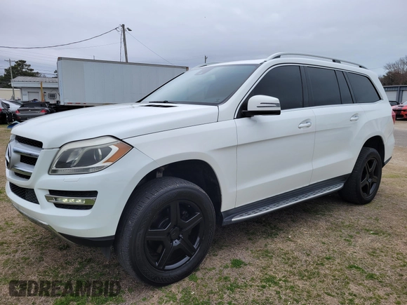 2015 Mercedes-Benz GL-Class GL 450 with VIN 4JGDF6EE2FA517080, listed as a IAAI auction lot 41640032 with 136,625 mi miles. Bid and sale history available at carsss.com. Image 2.