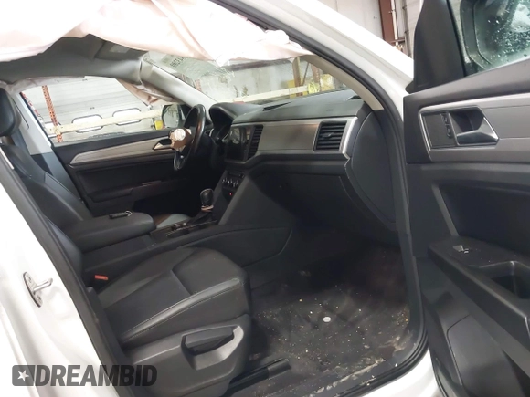 2018 Volkswagen Atlas SE with VIN 1V2KR2CA2JC569381, listed as a IAAI auction lot 41843200 with 87,769 mi miles and . Bid and sale history available at DreamBid. Image 5.