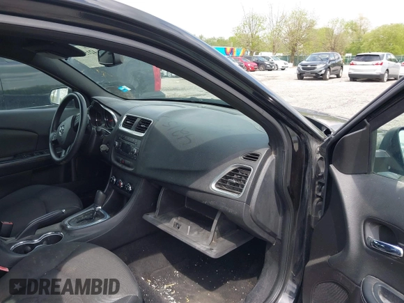 2014 Dodge Avenger SE z VIN 1C3CDZAG2EN232518, wystawiony jako IAAI lot #42157442 z przebiegiem 145 457 mil mil oraz . Historia ofert i sprzedaży dostępna na DreamBid. Obrazek 5.