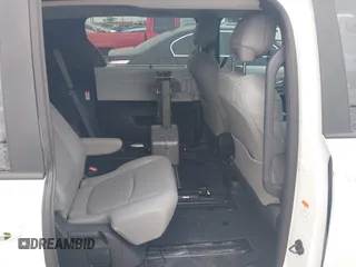 2025 Toyota Sienna XLE with VIN 5TDYRKECXSS230300, listed as a IAAI auction lot 41898171 with 4,008 mi miles. Bid and sale history available at carsss.com. Image 8.