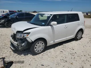 2013 Scion xB z VIN JTLZE4FE2DJ033668, wystawiony jako Copart lot #56171585 z przebiegiem 117 646 mil mil oraz Szkody całkowita. Historia ofert i sprzedaży dostępna na DreamBid. Obrazek 1.