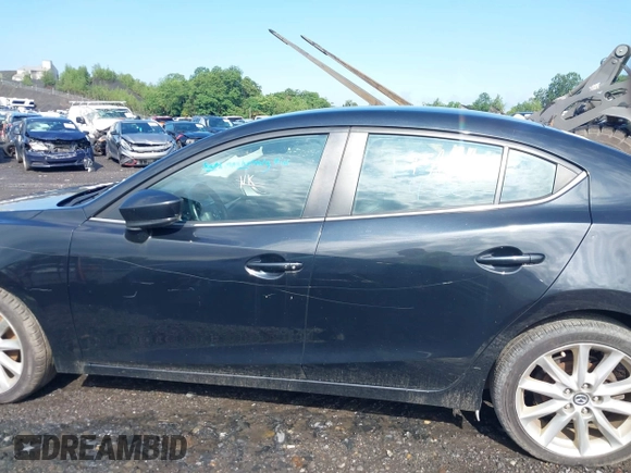 2017 Mazda 3 Touring z VIN 3MZBN1V74HM128575, wystawiony jako IAAI lot #42731487 z przebiegiem 136 553 mil mil oraz . Historia ofert i sprzedaży dostępna na DreamBid. Obrazek 14.