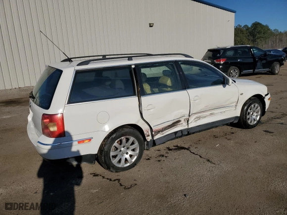2003 Volkswagen Passat GLS with VIN WVWVD63B43E323839, listed as a Copart auction lot 81100434 with 164,795 mi miles and Salvage Title. Bid and sale history available at carsss.com. Image 3.
