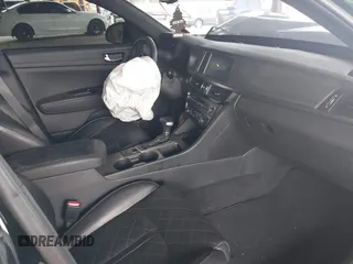 2017 Kia Optima SX Limited z VIN 5XXGV4L25HG153925, wystawiony jako IAAI lot #39916010 z przebiegiem 102 485 mil mil oraz . Historia ofert i sprzedaży dostępna na DreamBid. Obrazek 5.