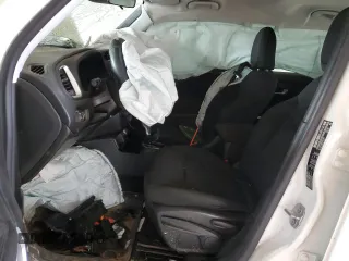 2019 Jeep Renegade Latitude z VIN ZACNJABB0KPJ76094, wystawiony jako Copart lot #51431205 z przebiegiem Nie podano mil oraz Nie do naprawy • Non repairable. Historia ofert i sprzedaży dostępna na DreamBid. Obrazek 7.