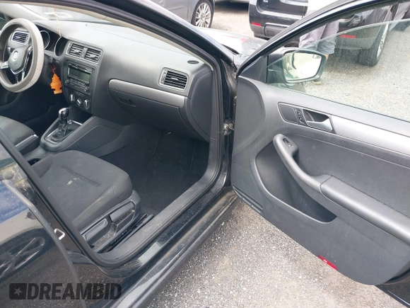 2015 Volkswagen Jetta SE with VIN 3VWD17AJ4FM238189, listed as a IAAI auction lot 42631257 with 92,561 mi miles and . Bid and sale history available at DreamBid. Image 5.