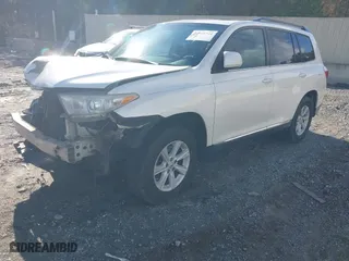 2013 Toyota Highlander with VIN 5TDZK3EH6DS127887, listed as a IAAI auction lot 40918744 with 200,755 mi miles. Bid and sale history available at carsss.com. Image 22.