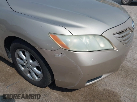 2007 Toyota Camry CE z VIN 4T1BE46K27U523304, wystawiony jako IAAI lot #42415878 z przebiegiem 204 105 mil mil oraz . Historia ofert i sprzedaży dostępna na DreamBid. Obrazek 6.