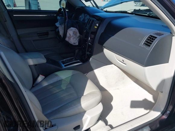 2005 Chrysler 300 with VIN 2C3JA63H25H102333, listed as a IAAI auction lot 41967876 with 125,092 mi miles. Bid and sale history available at carsss.com. Image 5.