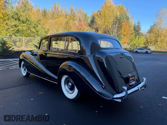 1954 Rolls-Royce Wraith z VIN LDLW7, wystawiony jako Copart lot #79949604 z przebiegiem 80 508 mil mil oraz Tytuł czysty. Historia ofert i sprzedaży dostępna na DreamBid. Obrazek 3.