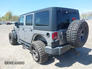 2015 Jeep Wrangler Unlimited Sport z VIN 1C4BJWDG6FL768265, wystawiony jako IAAI lot #42150124 z przebiegiem 85 108 mil mil oraz . Historia ofert i sprzedaży dostępna na DreamBid. Obrazek 3.
